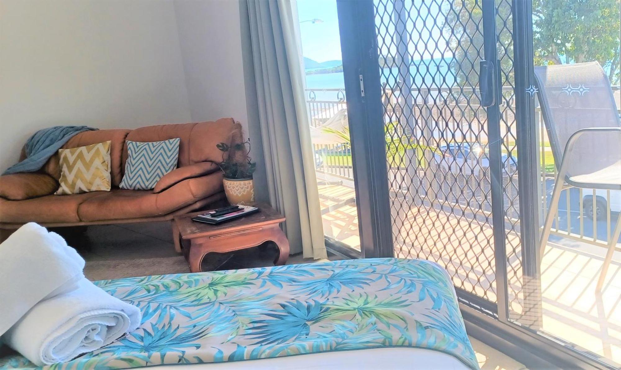 Whitsunday Waterfront Apartments Airlie Beach Exterior photo