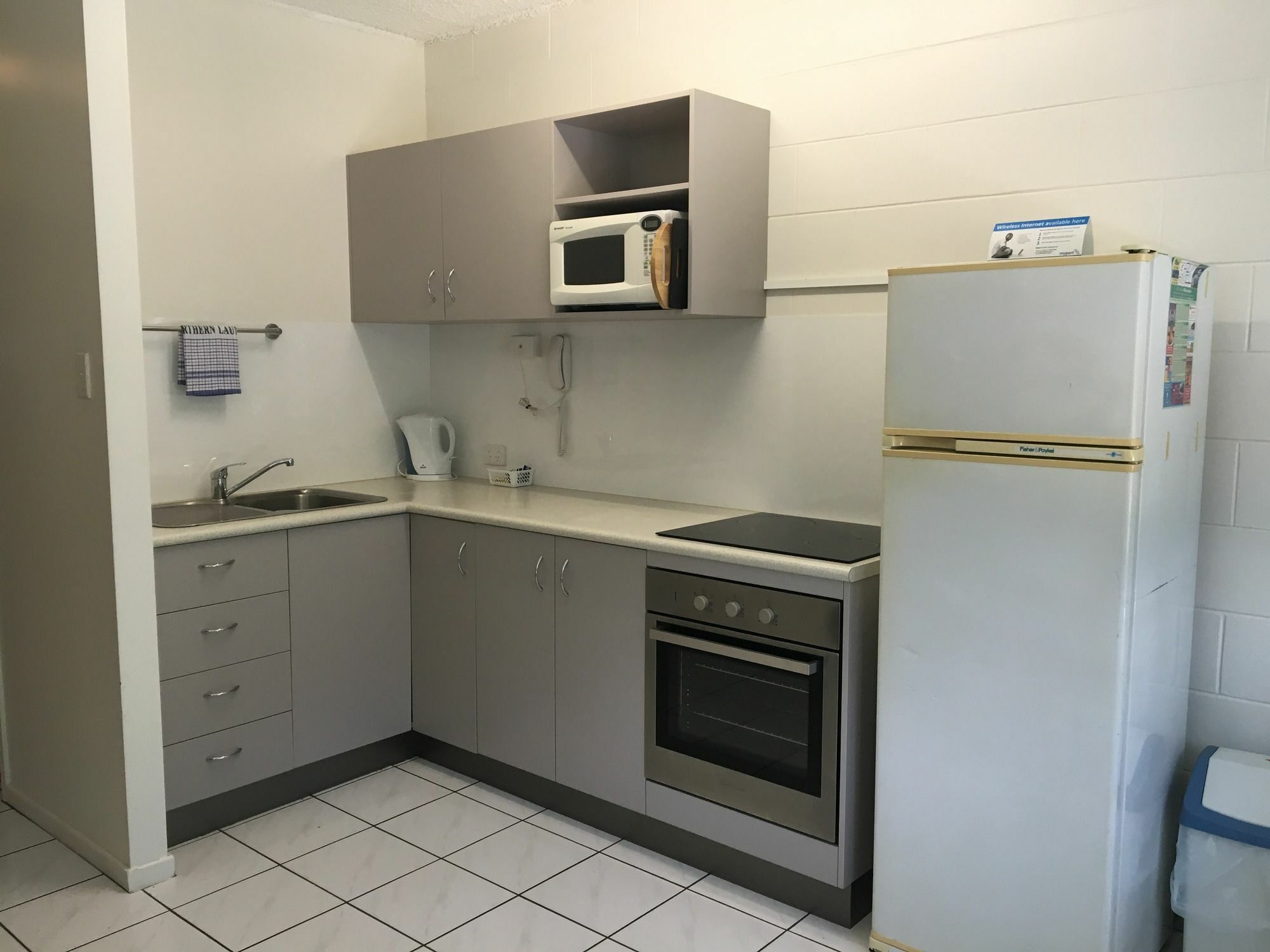 Whitsunday Waterfront Apartments Airlie Beach Exterior photo